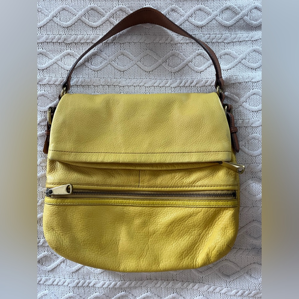 Fossil Large Yellow Leather Shoulder Bag spacious with Several Compartments - Picture 9 of 17